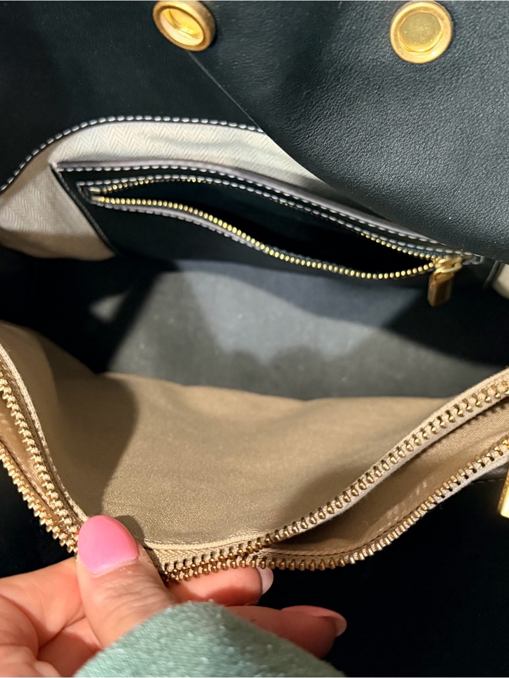 Tory Burch Lee Radziwill Olive Green Leather Tote with Gold Hardware - Picture 4 of 13
